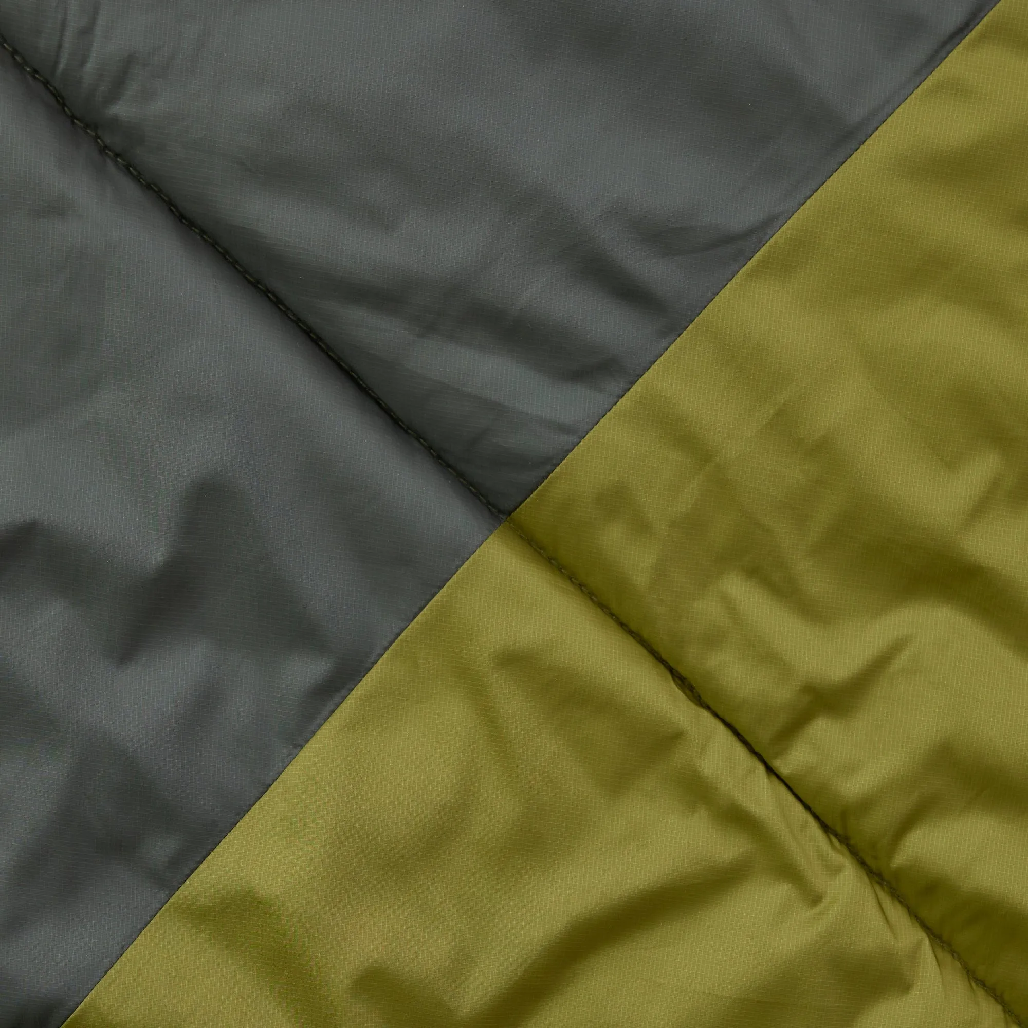 Acadia Mammoth Two-Person Outdoor Camp Blanket