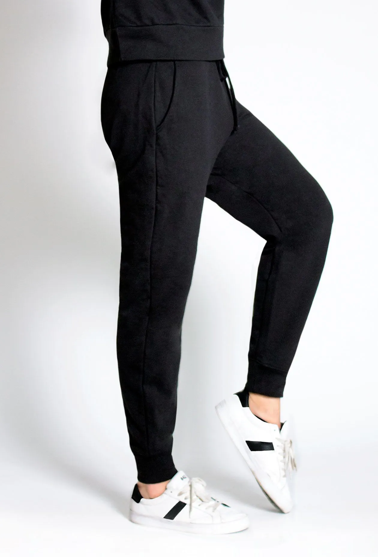Akira Jogger Black